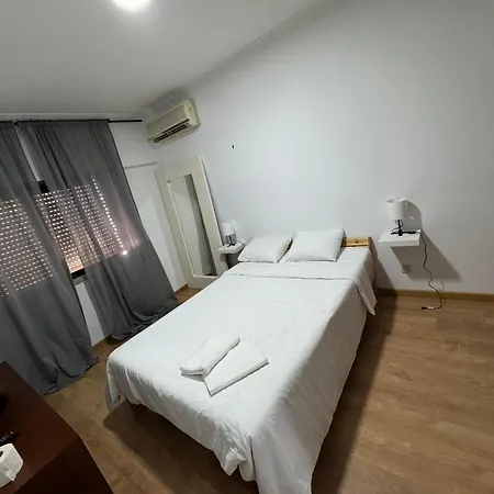 Oriente Station Airport Guest house