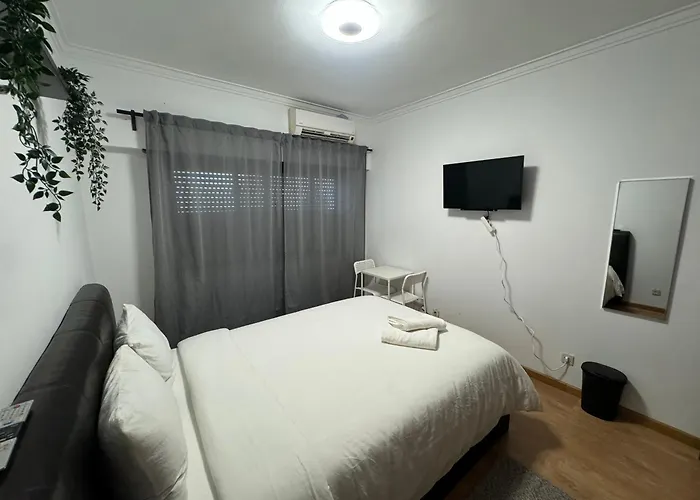 Gasthuis Oriente Station Airport *